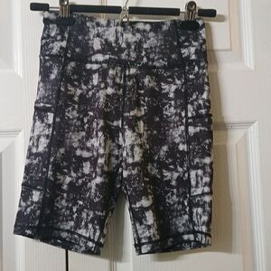 Apexup  black white yoga shorts with side pockets Sz XS NEW in BOX